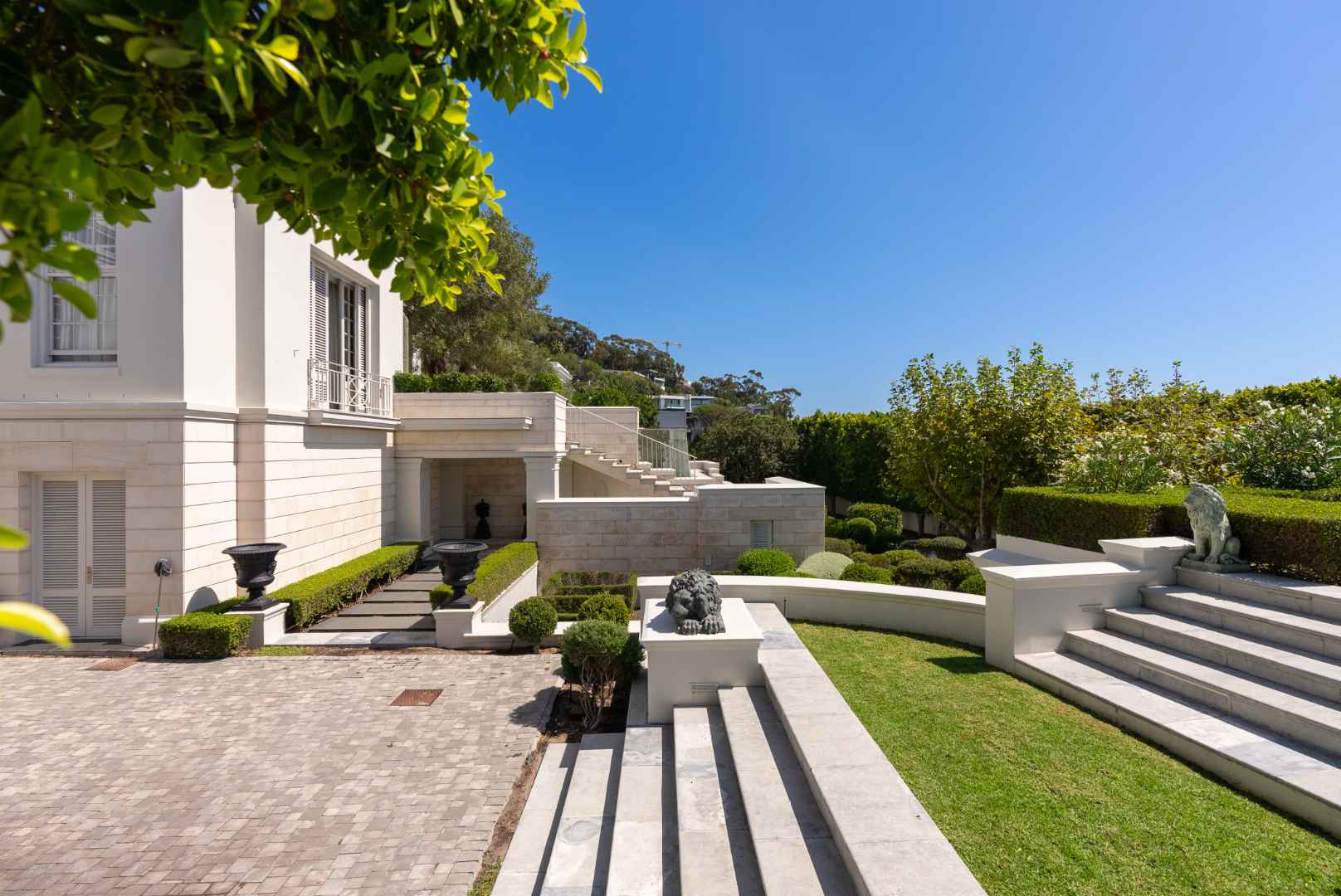 7 Bedroom Property for Sale in Fresnaye Western Cape